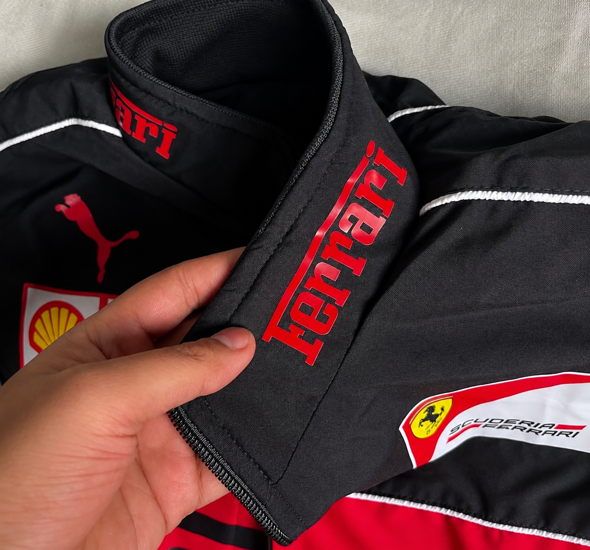 𝐁𝐥𝐚𝐜𝐤 𝐫𝐚𝐜𝐢𝐧𝐠 𝐅𝐞𝐫𝐫𝐚𝐫𝐢 𝐣𝐚𝐜𝐤𝐞𝐭 𝐢𝐧 𝐛𝐥𝐚𝐜𝐤